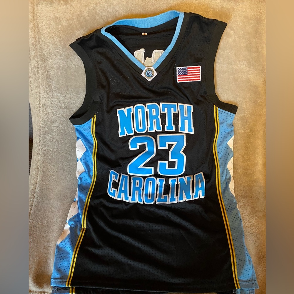 North Carolina Michael Jordan jersey size small new